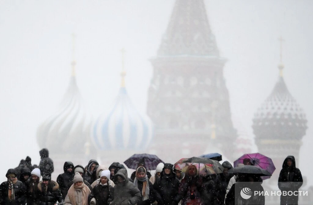 Первый снег в Москве выпадет существенно позже обычного, сообщил синоптик Леус.