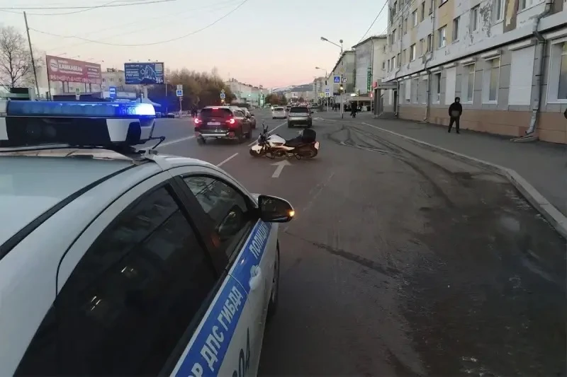 В Магадане госавтоинспекторы устанавливают обстоятельства ДТП на улице Пролетарской, в ...