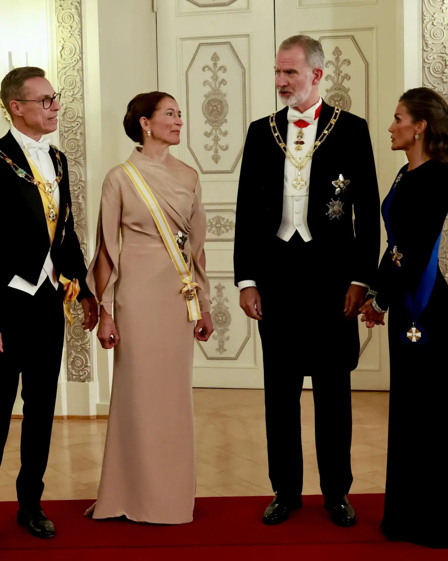 🇪🇸🇫🇮 Вечерний прием в Финляндии! Коррлева Летисия выбрала быть без тиары (в отличие...