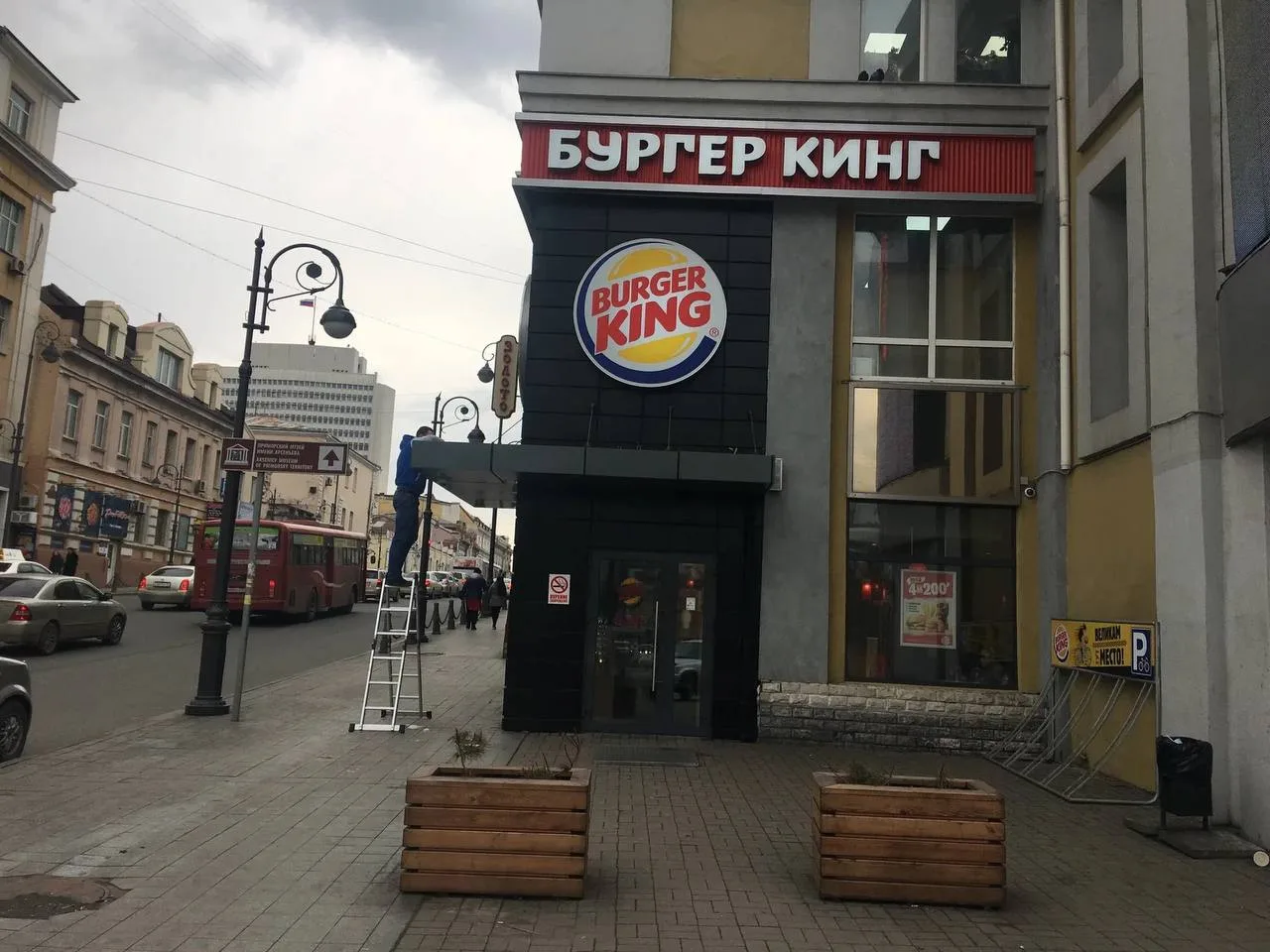 🍔 «Бургер Кинг» не уйдет из Владивостока: персонал переучится, старый владелец точек о...