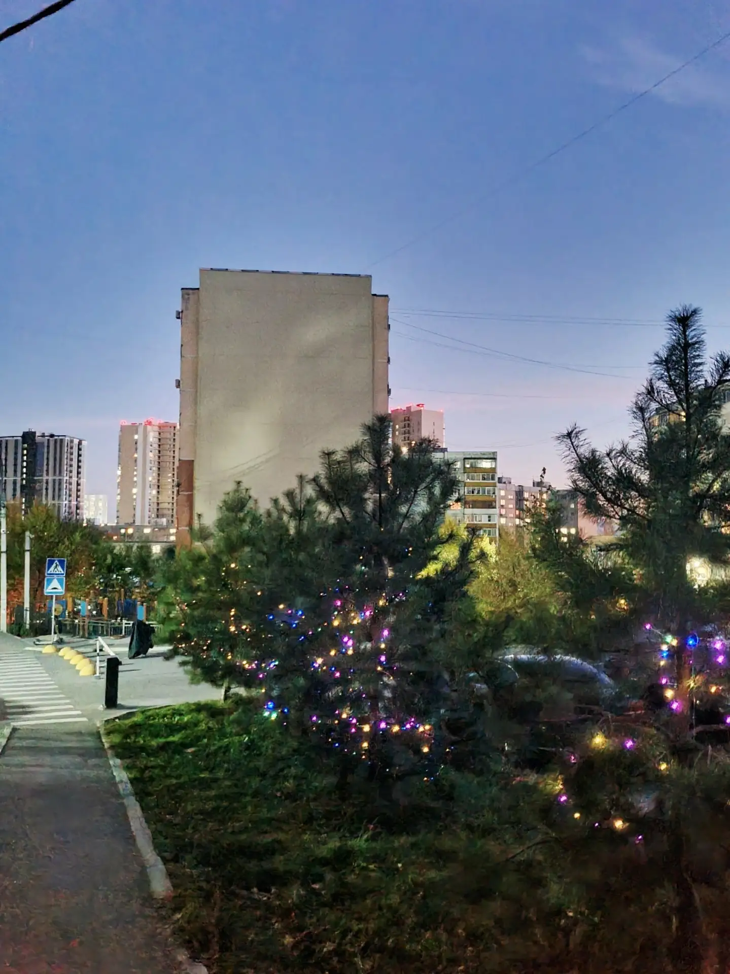 Новогодняя сказка приближается: в Хабаровске начали украшать улицы 🎄