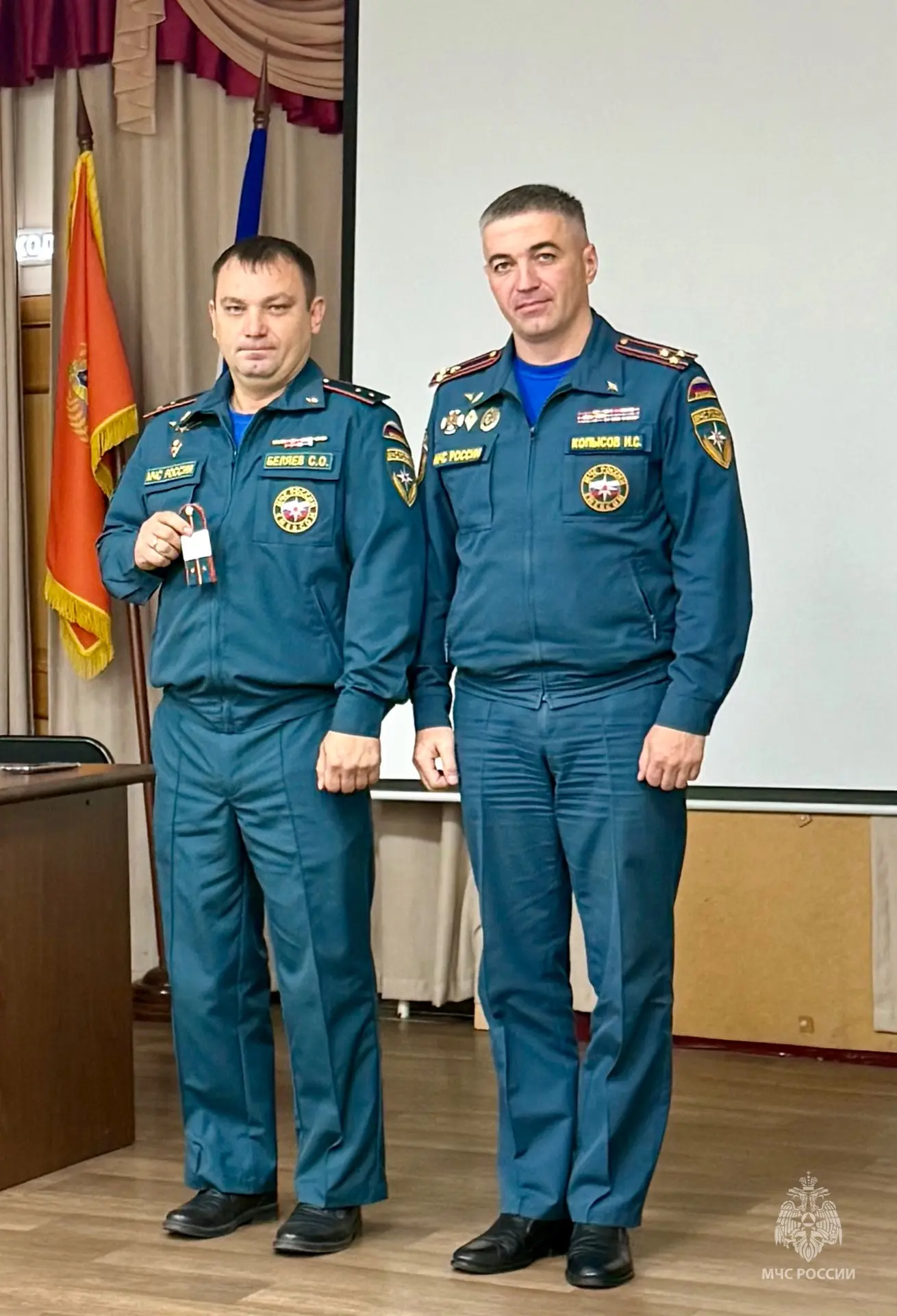 Утро в #МЧСЕАО началось с вручения званий: