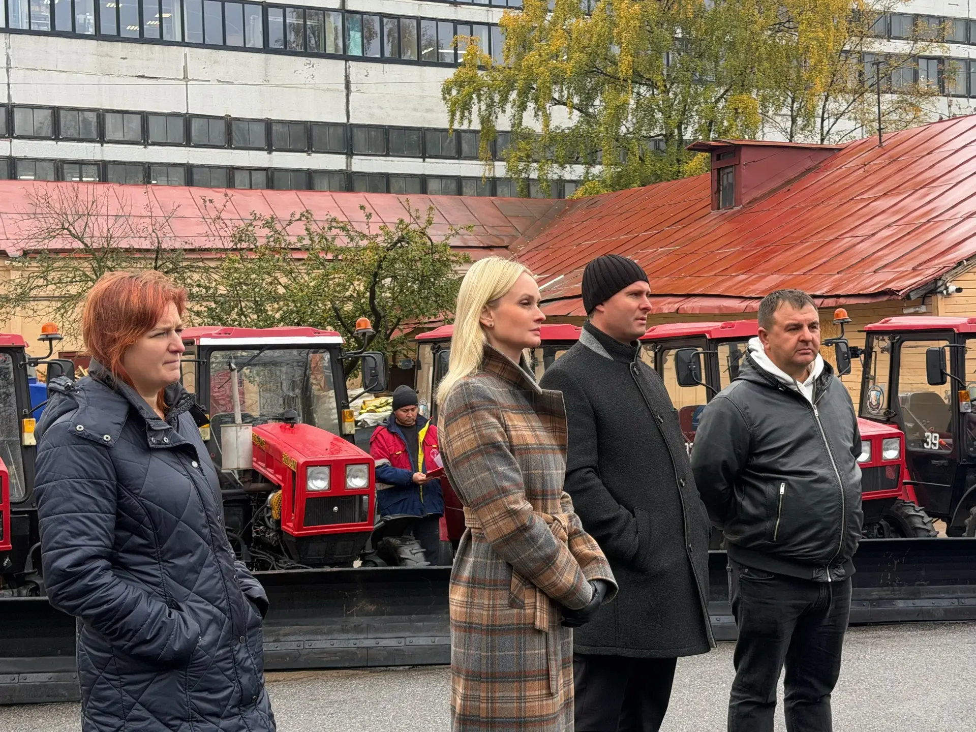 Сегодня состоялся смотр готовности техники Жилищного агентства Петроградского района к ...