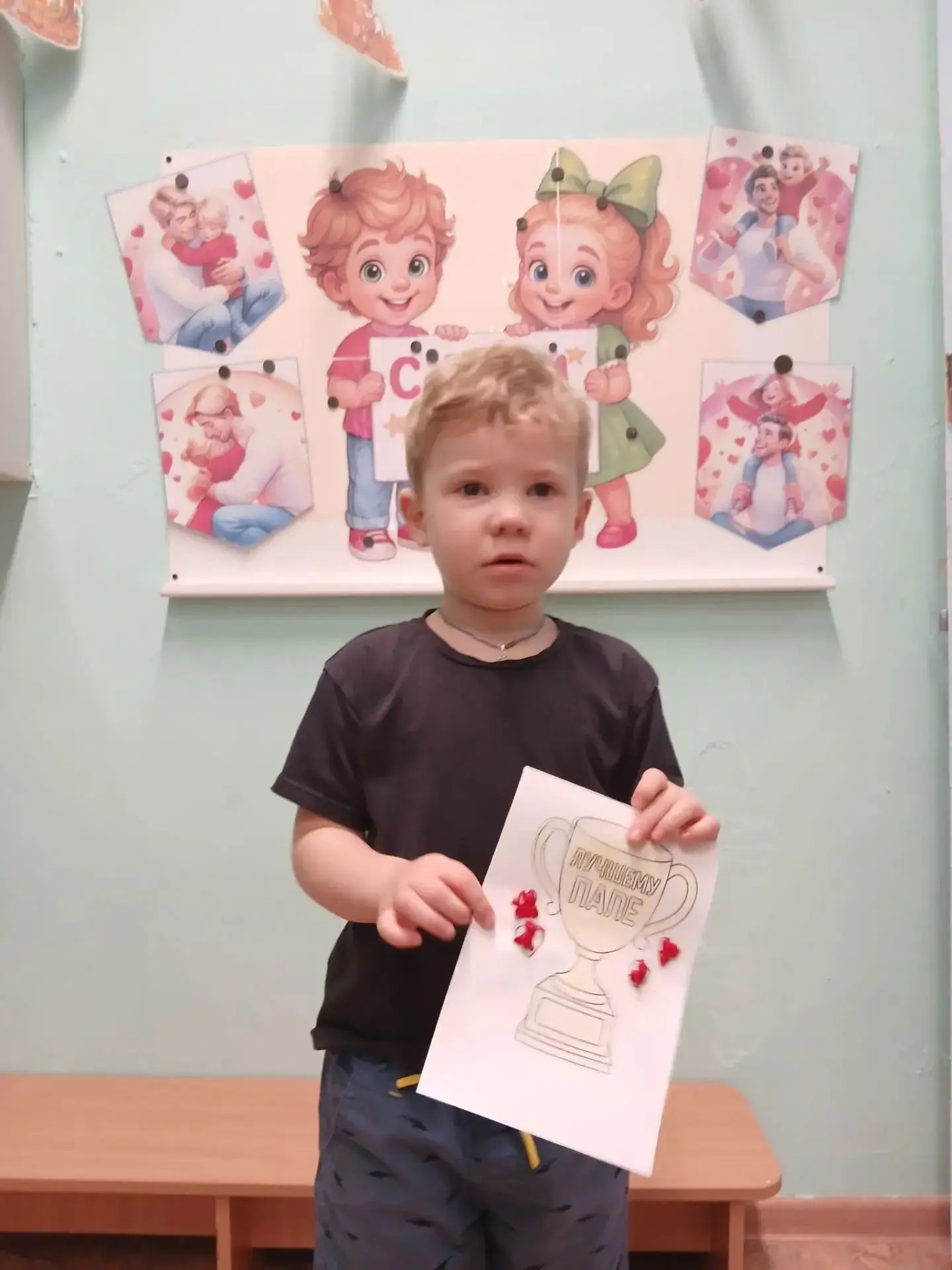 Ребята группы "Фантазёры" подготовили подарки для своих любимых пап.❤️