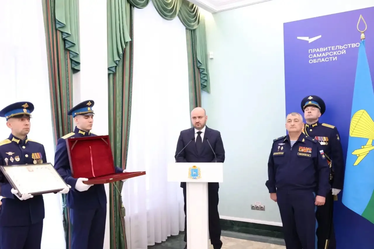 Сегодня передал государственную награду семье младшего лейтенанта Алексея Акифьева, пог...