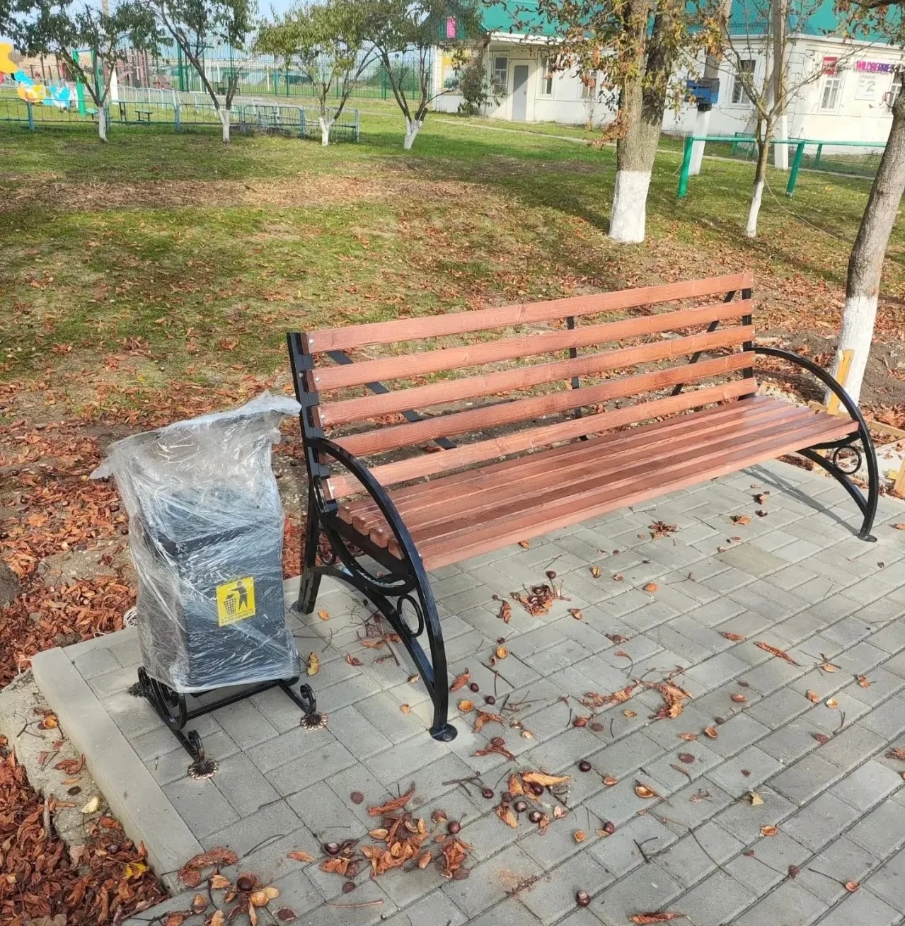 В Новом Селе продолжается благоустройство Аллеи памяти.