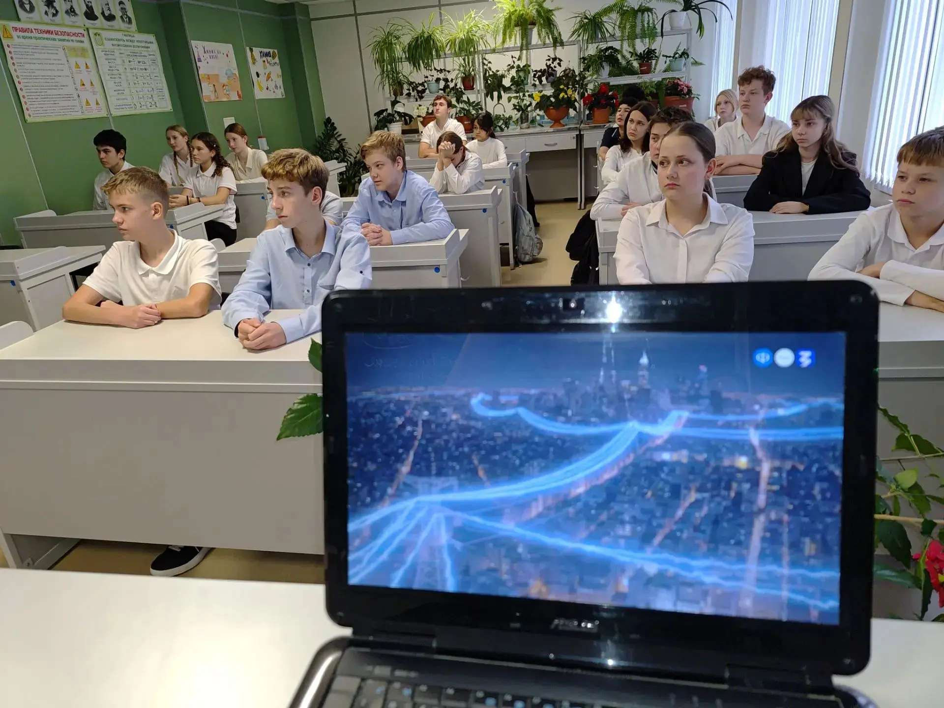 В МОУ- СОШ «Содружество» прошло занятие «Россия комфортная: энергетика» в рамках курса ...