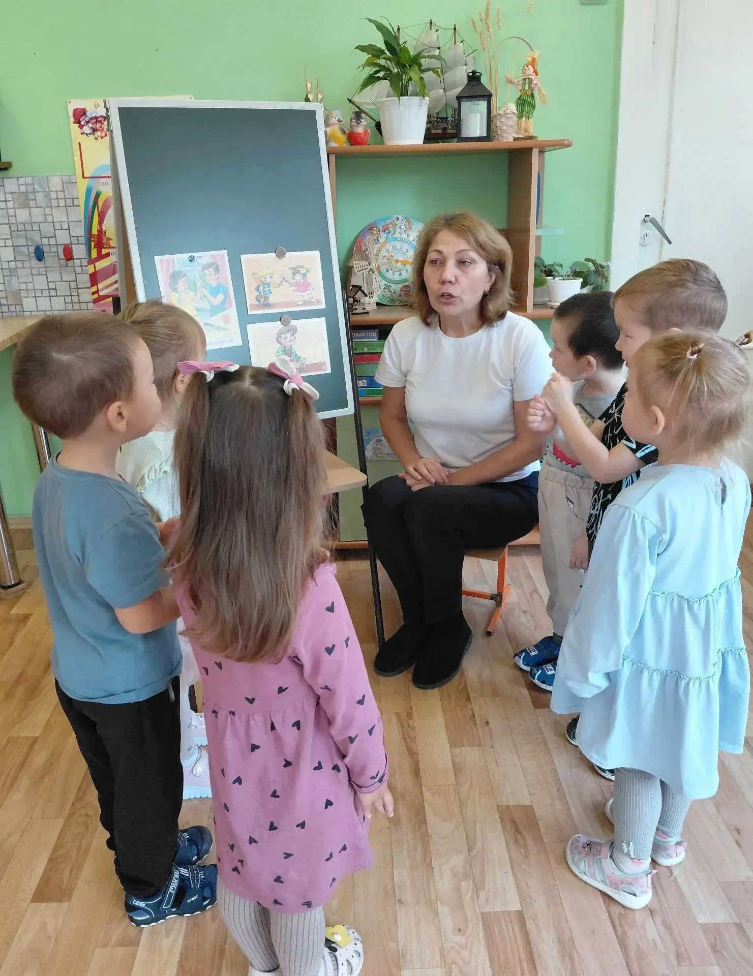 Детям о безопасности  с острыми и режущими  предметами.