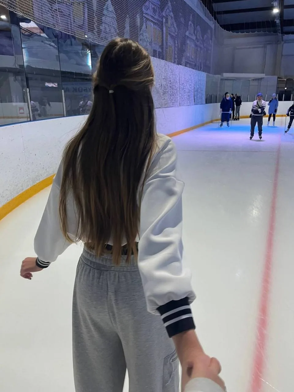 ⛸️ Самый лучший крытый каток столицы — ту есть все, что нужно для удовольствия от катания