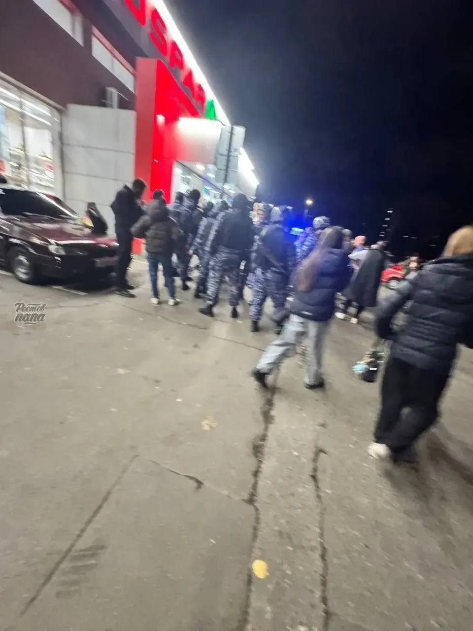Жуть из Москвы: мать пыталась задушить своих детей прямо в коляске на улице, читая «неи...