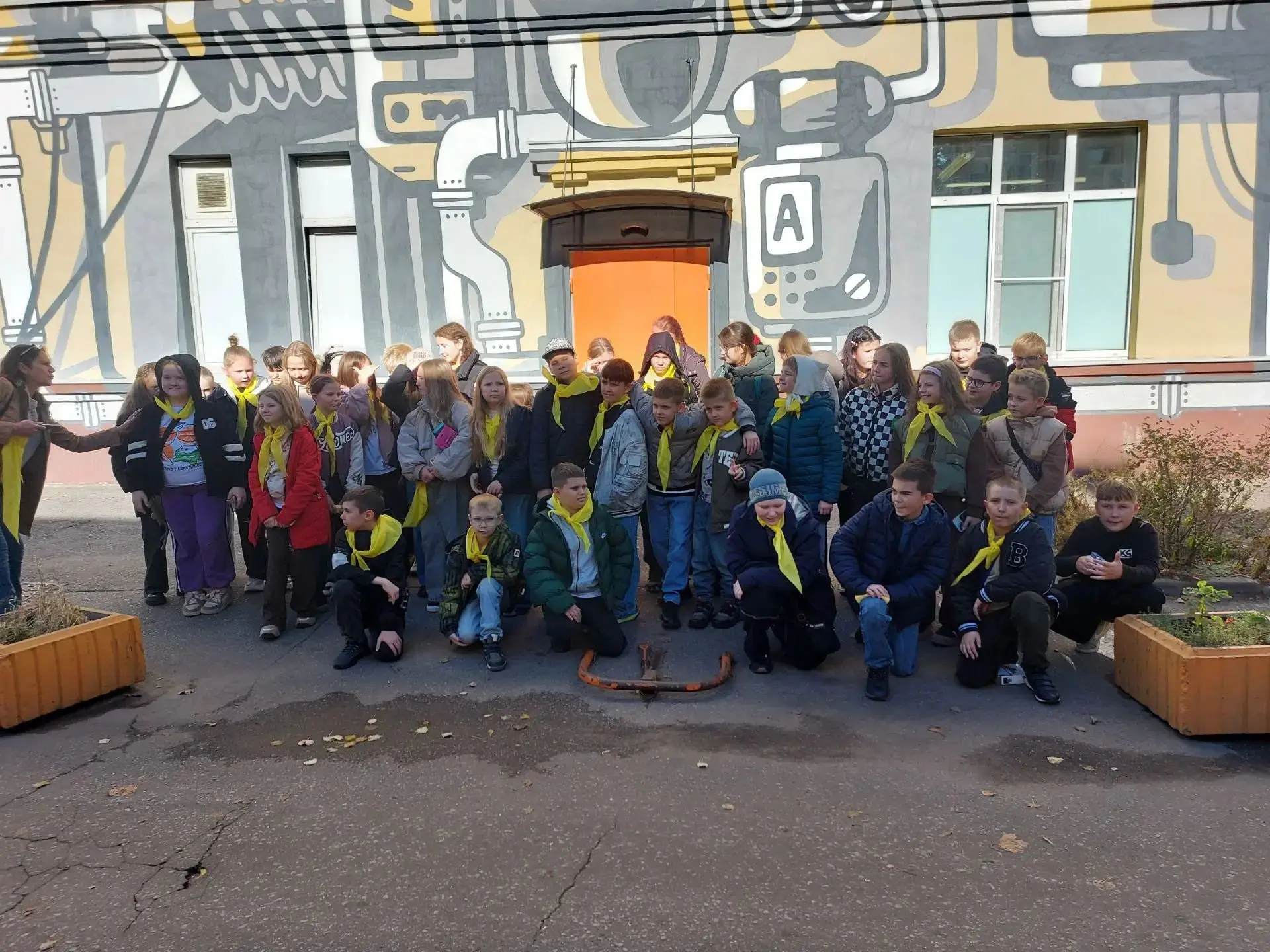 🚍В каникулы учащиеся 5 «Д», 5 «Л», 6 «М» классов вместе с классными руководителями Мар...