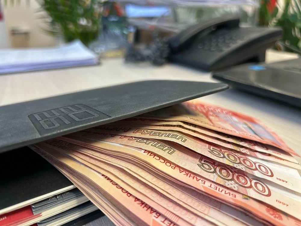 К долгу бывшего гендиректора «Трест Магнитострой» и «Гринфлайт» Олега Лакницкого добави...