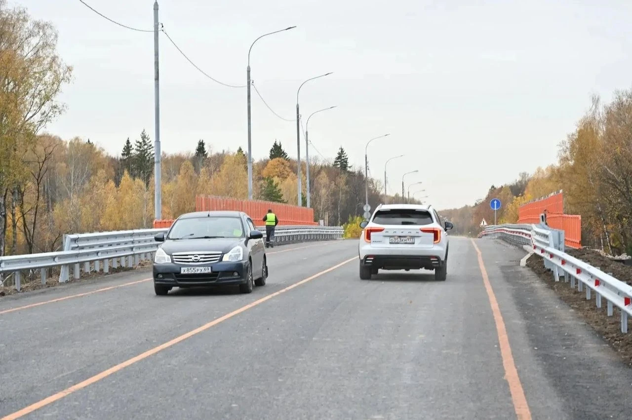 В Лукино открыли путепровод, который поможет вывести транзитный транспорт из Серпухова....