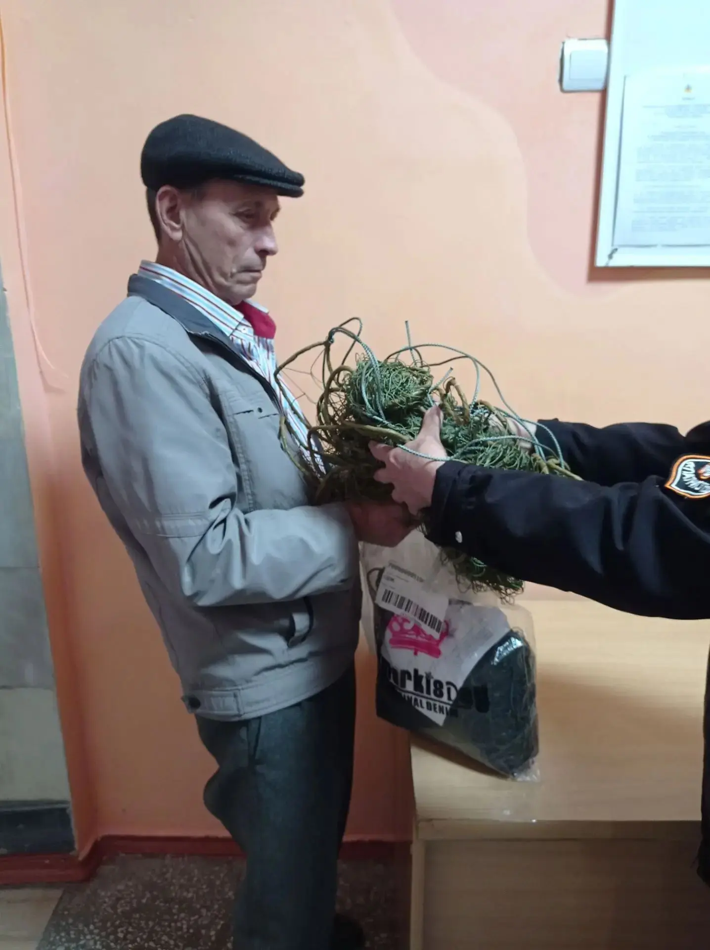 Трудится не первый год в Юго - Северной Александр Пыхтин.