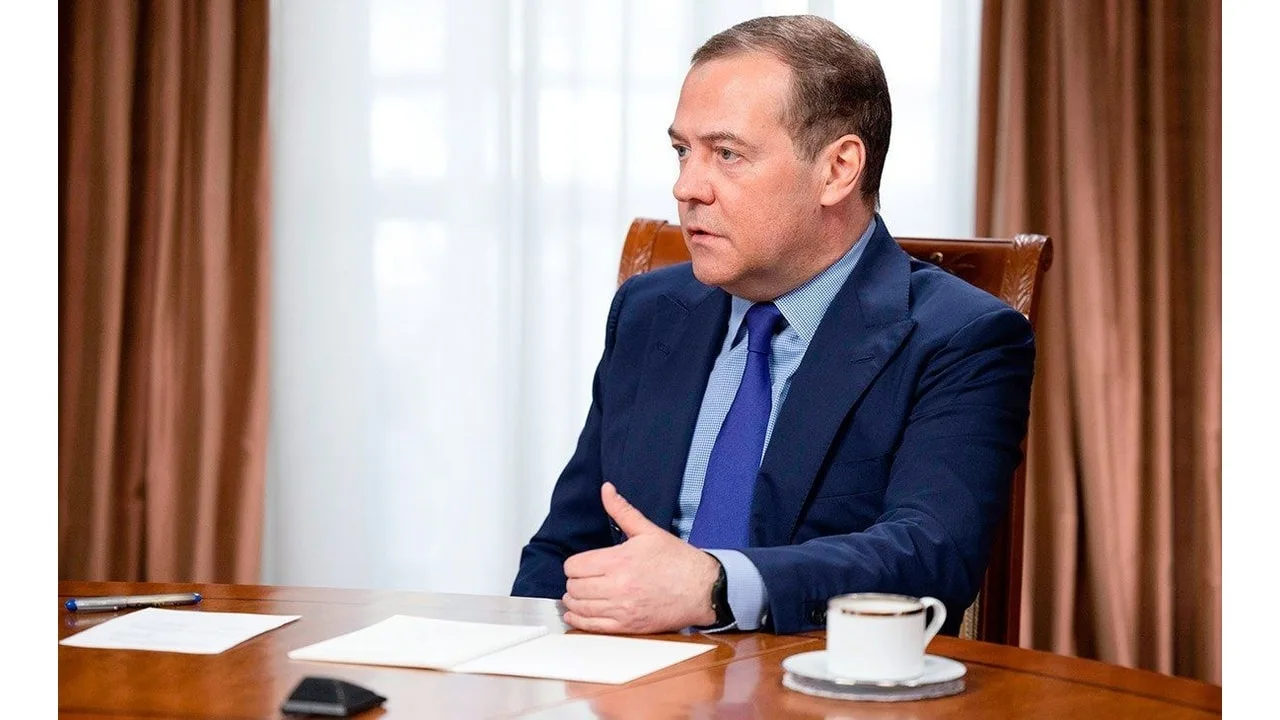«Человек года» и «новый Черчилль» признан своим бывшим хозяином помехой миру и интереса...