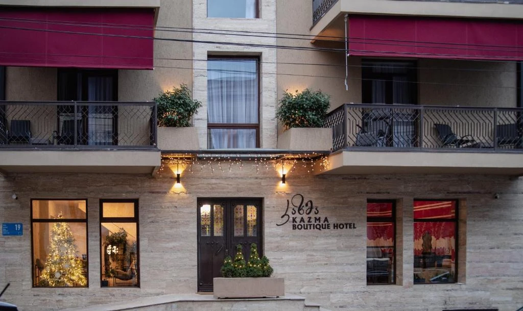 Познакомьтесь с Тбилиси, остановившись в KAZMA BOUTIQUE HOTEL в двух шагах от проспекта...