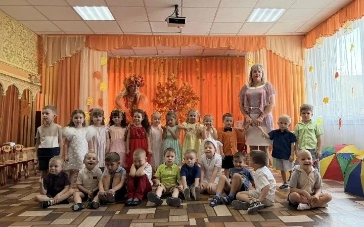 Следом за летом осень идёт.