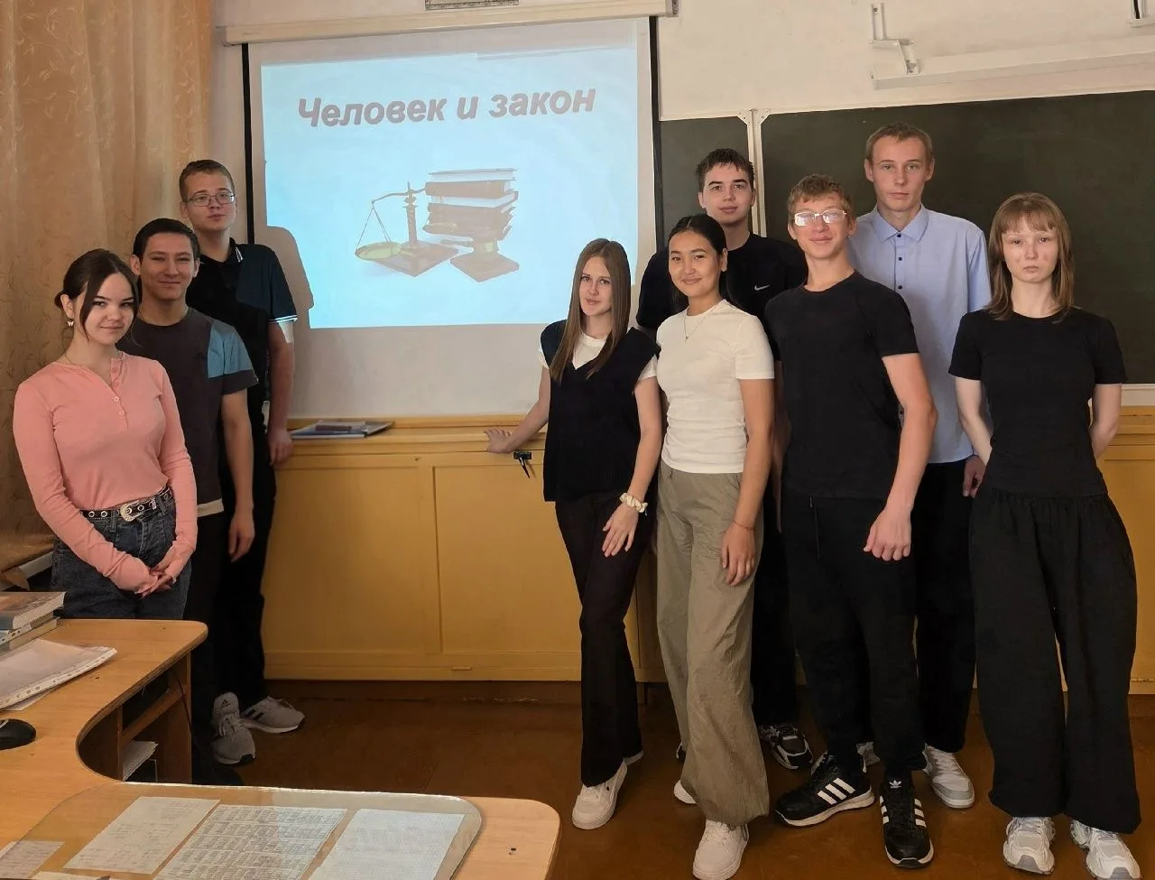 Квиз-игра "Человек и закон" между учениками 10 и 11 классов