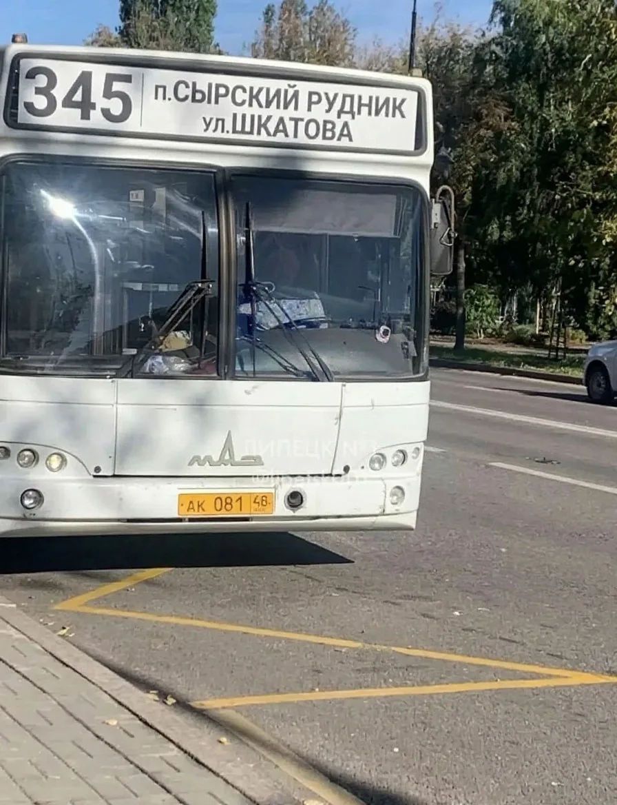 Пассажиры автобуса № 345 в Липецке недовольны состоянием транспорта. Люди сообщают о гр...