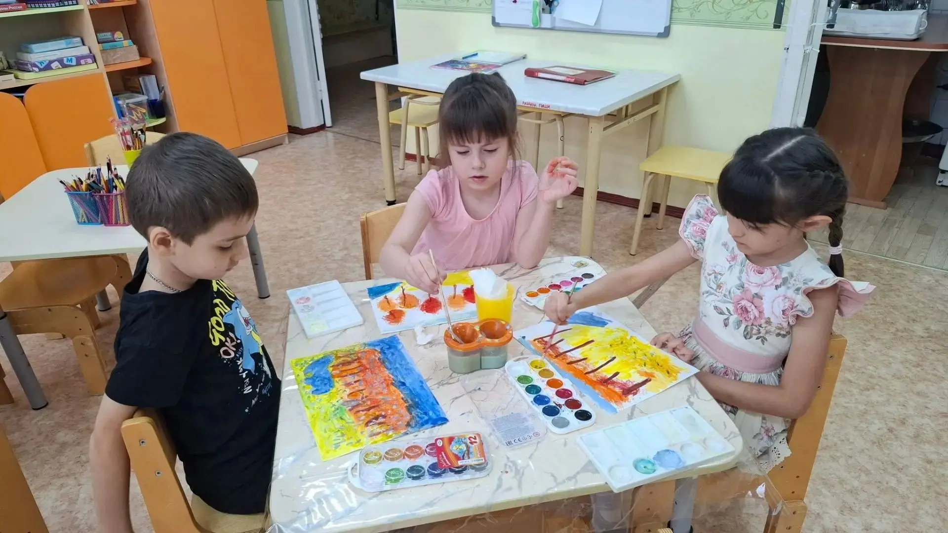 🍁 Выходные — прекрасный повод для семейного творчества!