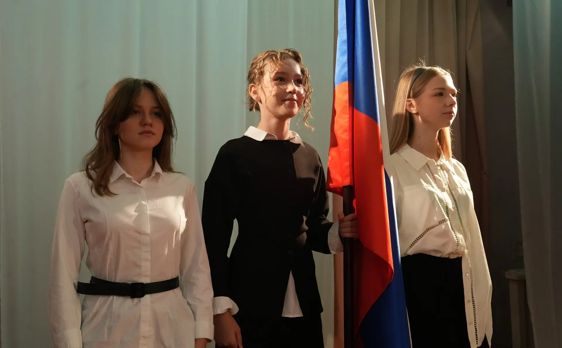 Начинаем новую учебную неделю с церемонии поднятия государственного флага Российской Фе...