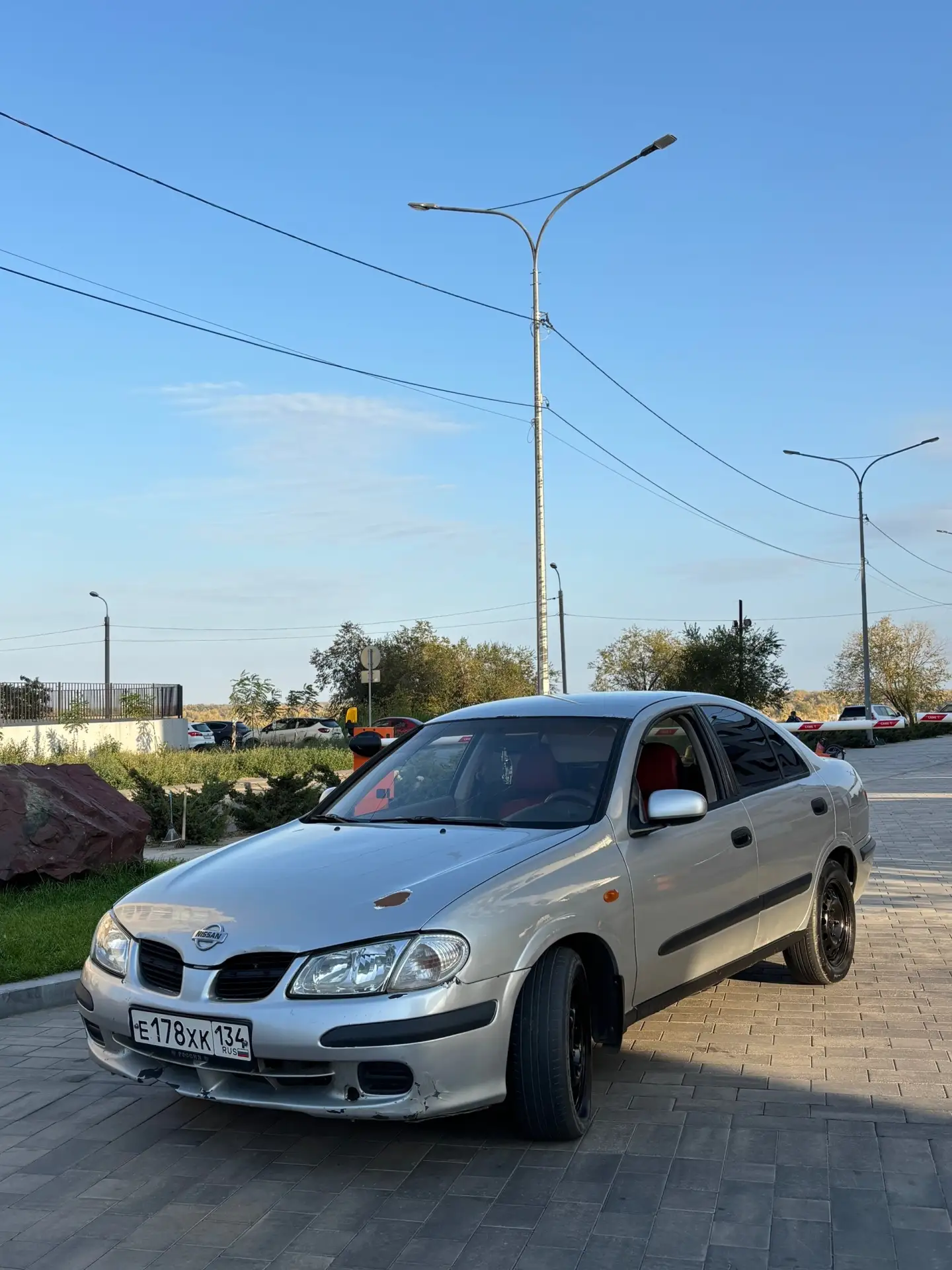 Продам Ниссан Альмеру 2001 года выпуска.