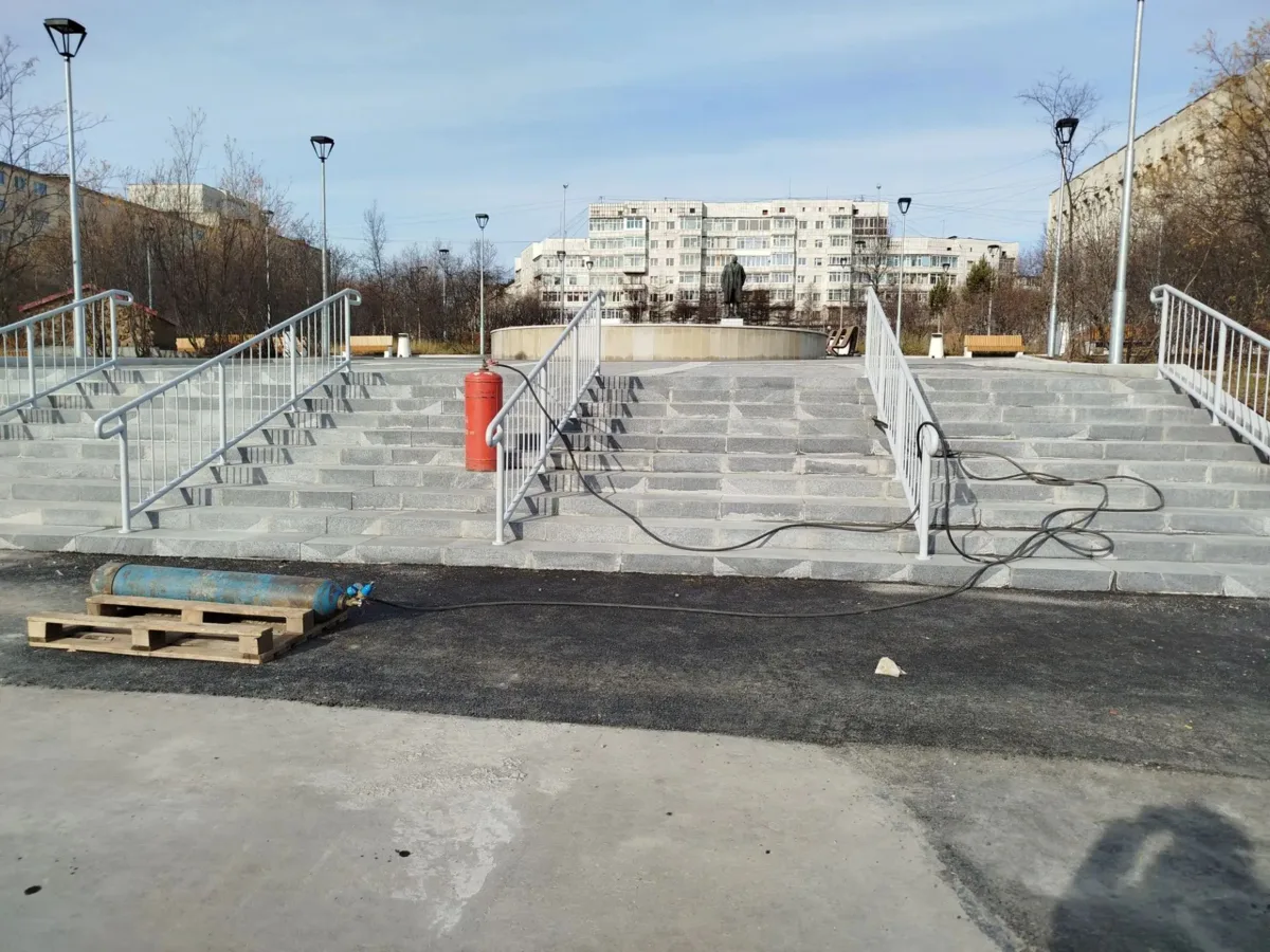 Здравствуйте ремонт закончили красиво 👍 а это кому оставили, та же молодежь может что ...
