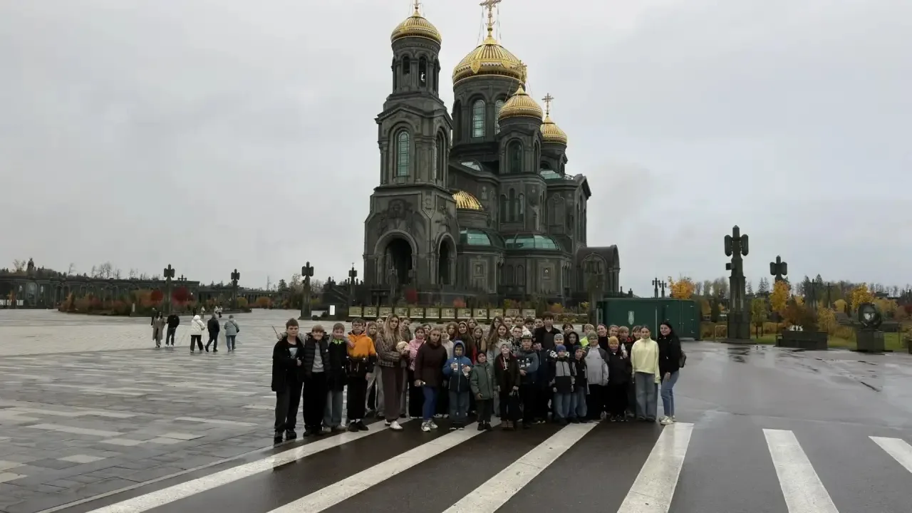 Ученики 7А, 7Б, 6Б, 3А и 2А классов побывали на экскурсии в Московской области: посетил...