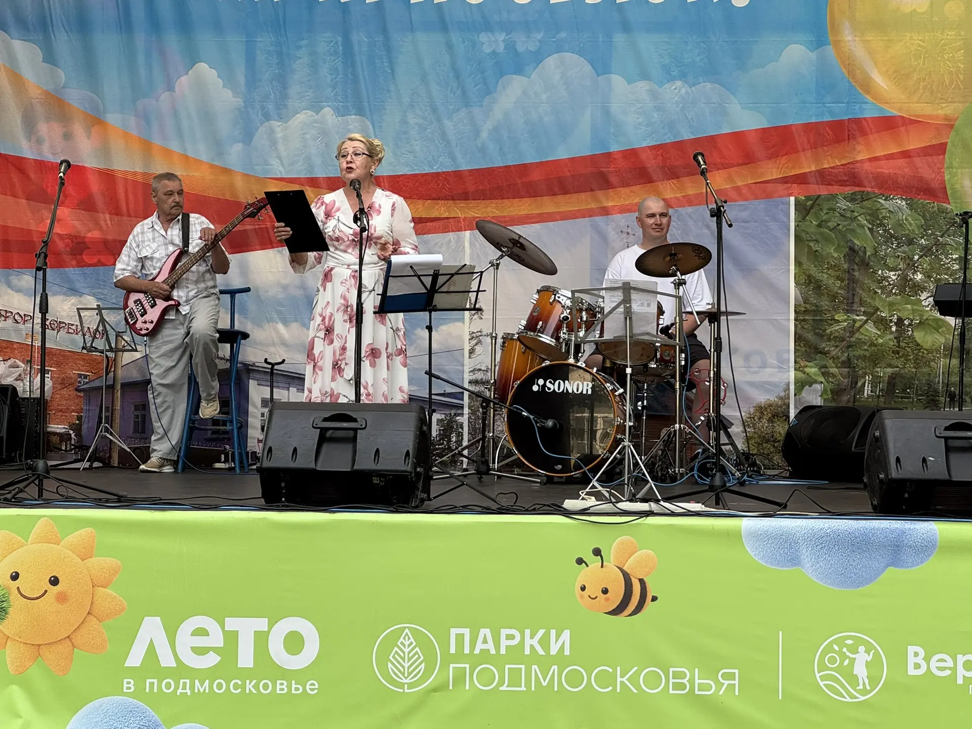 Потрясающий концерт в парке отдыха Вербилки подарили участники вокально- инструментальн...