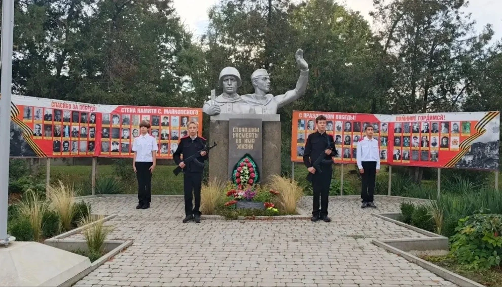 16 октября 2026 года учащиеся несли Вахту Памяти на Посту №1 🌟