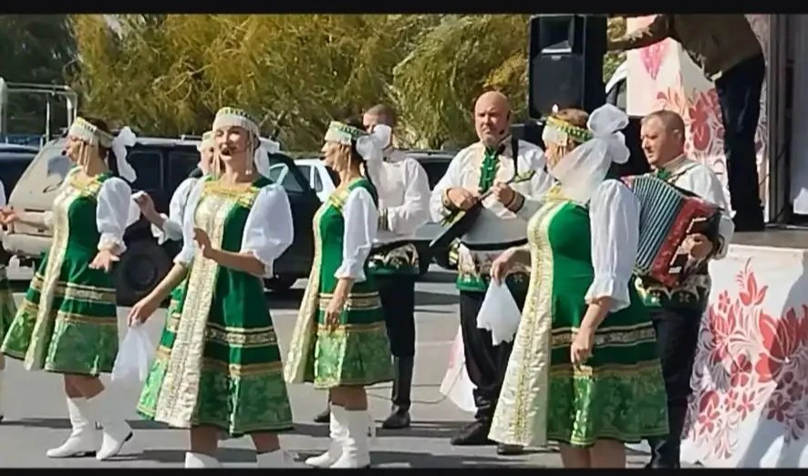 🎙12 октября солисты  народной эстрадной группы «Метроном» и народного ансамбля «Яблонь...