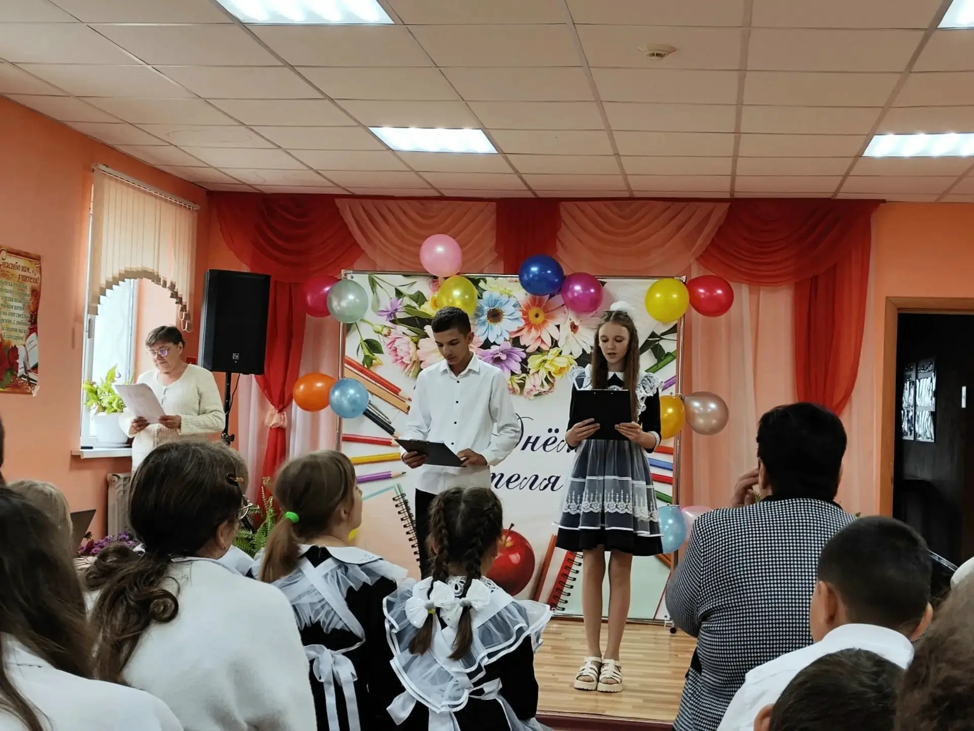 Когда школа звучит аплодисментами: День учителя на сцене!