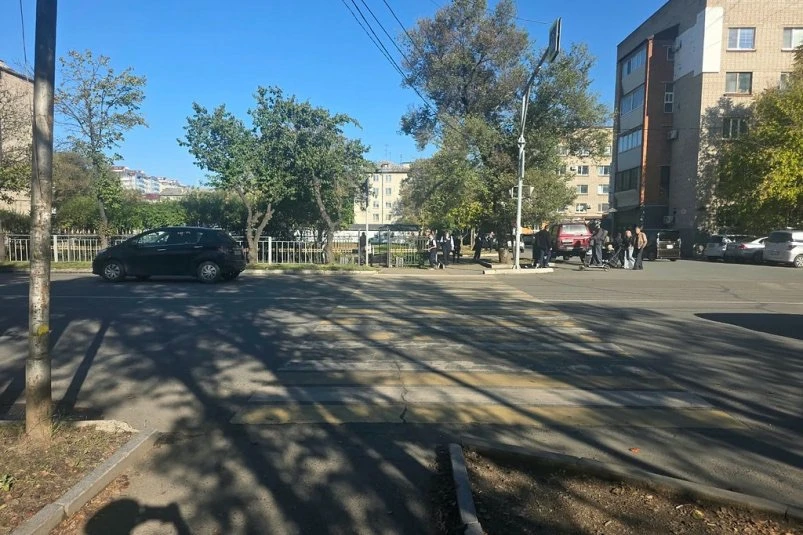 В Уссурийске женщина за рулём Suzuki Escudo сбuла пенсионерку и сама отвезла её в травм...