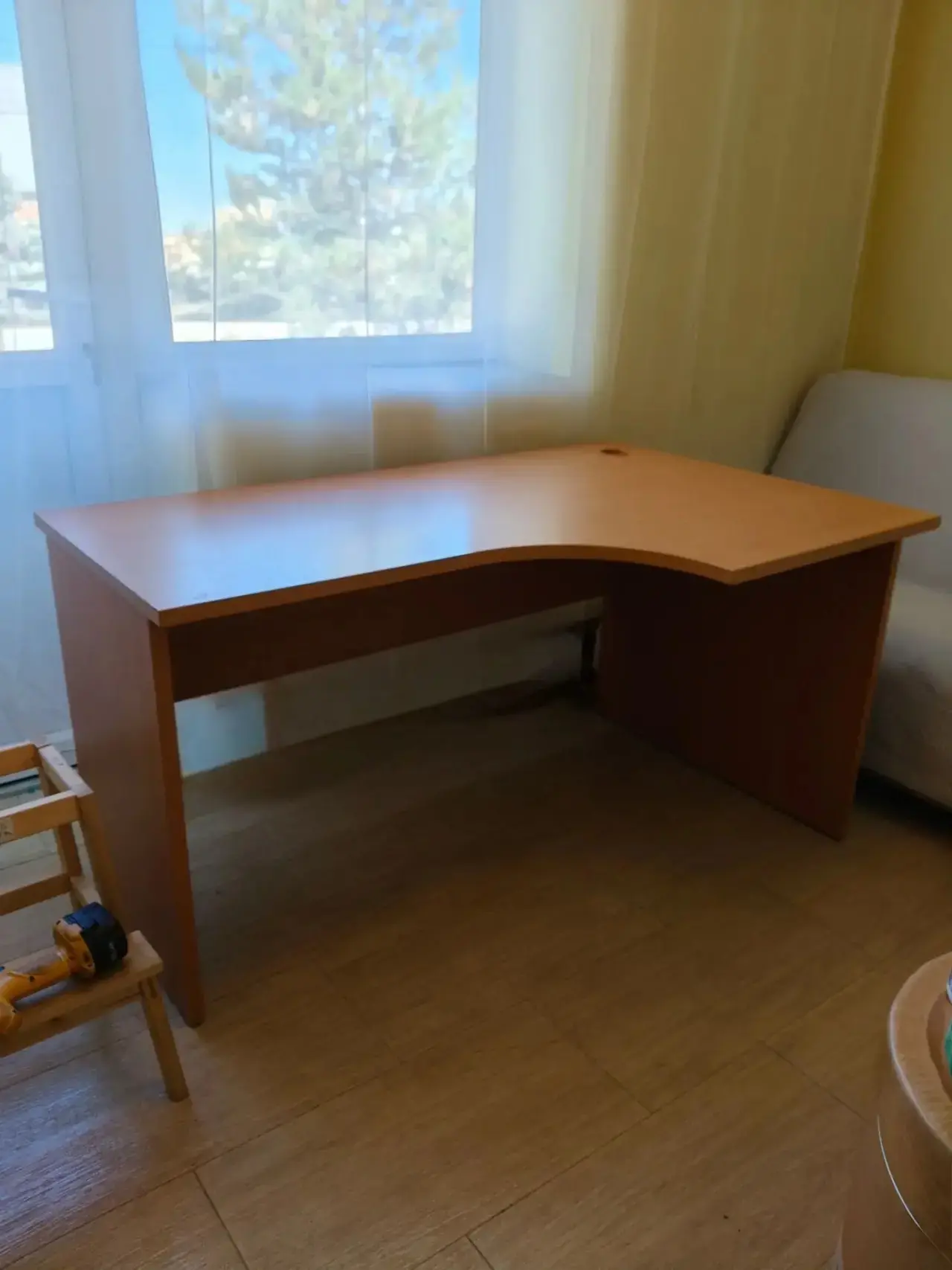 Стол письменный для компьютера. Высота 75, 140*90/60 цена 1000 руб