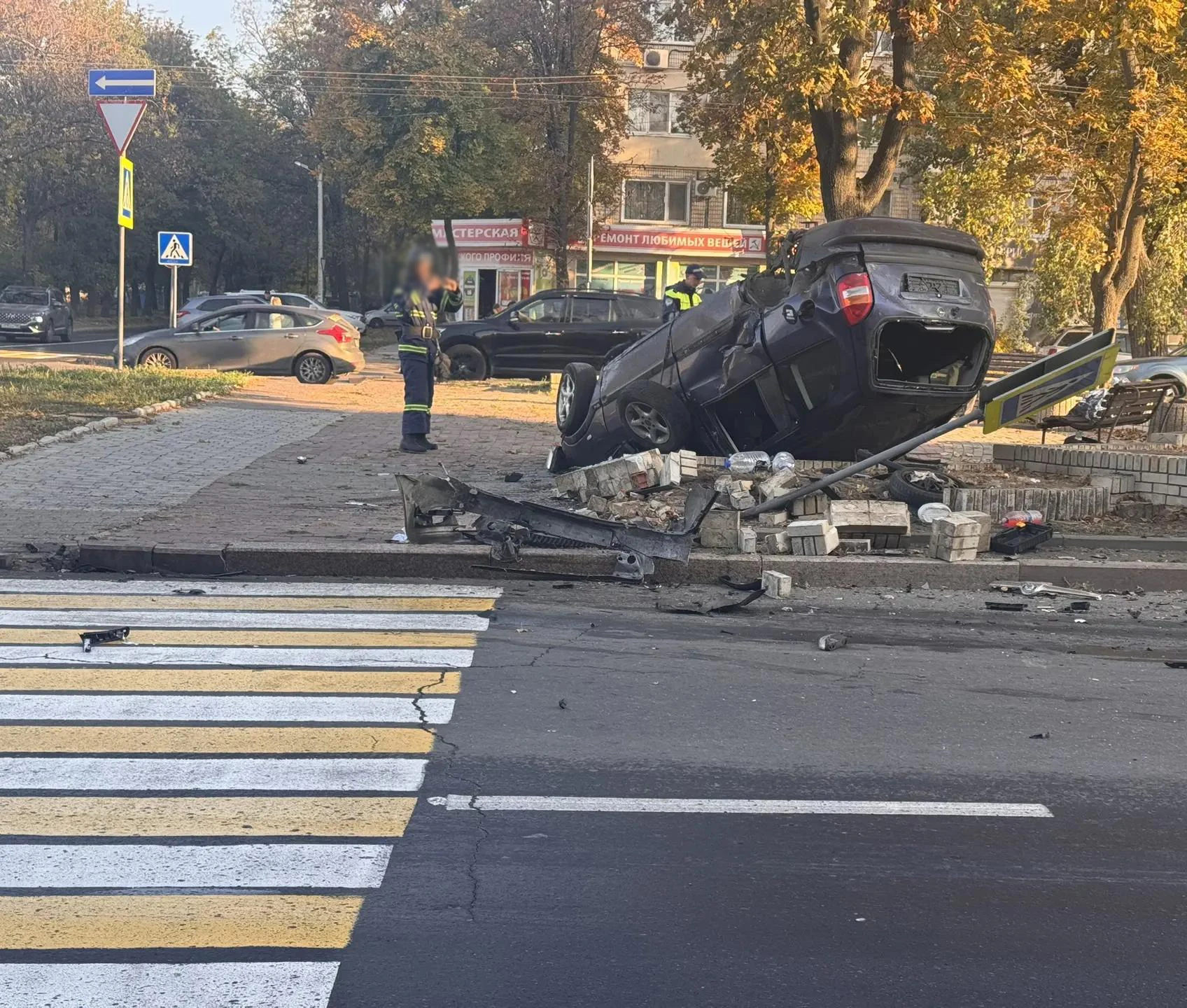 ‼️ ПОЛИЦЕЙСКИЕ УСТАНАВЛИВАЮТ ОБСТОЯТЕЛЬСТВА ДТП, В РЕЗУЛЬТАТЕ КОТОРОГО ТРАВМИРОВАНЫ ДВО...