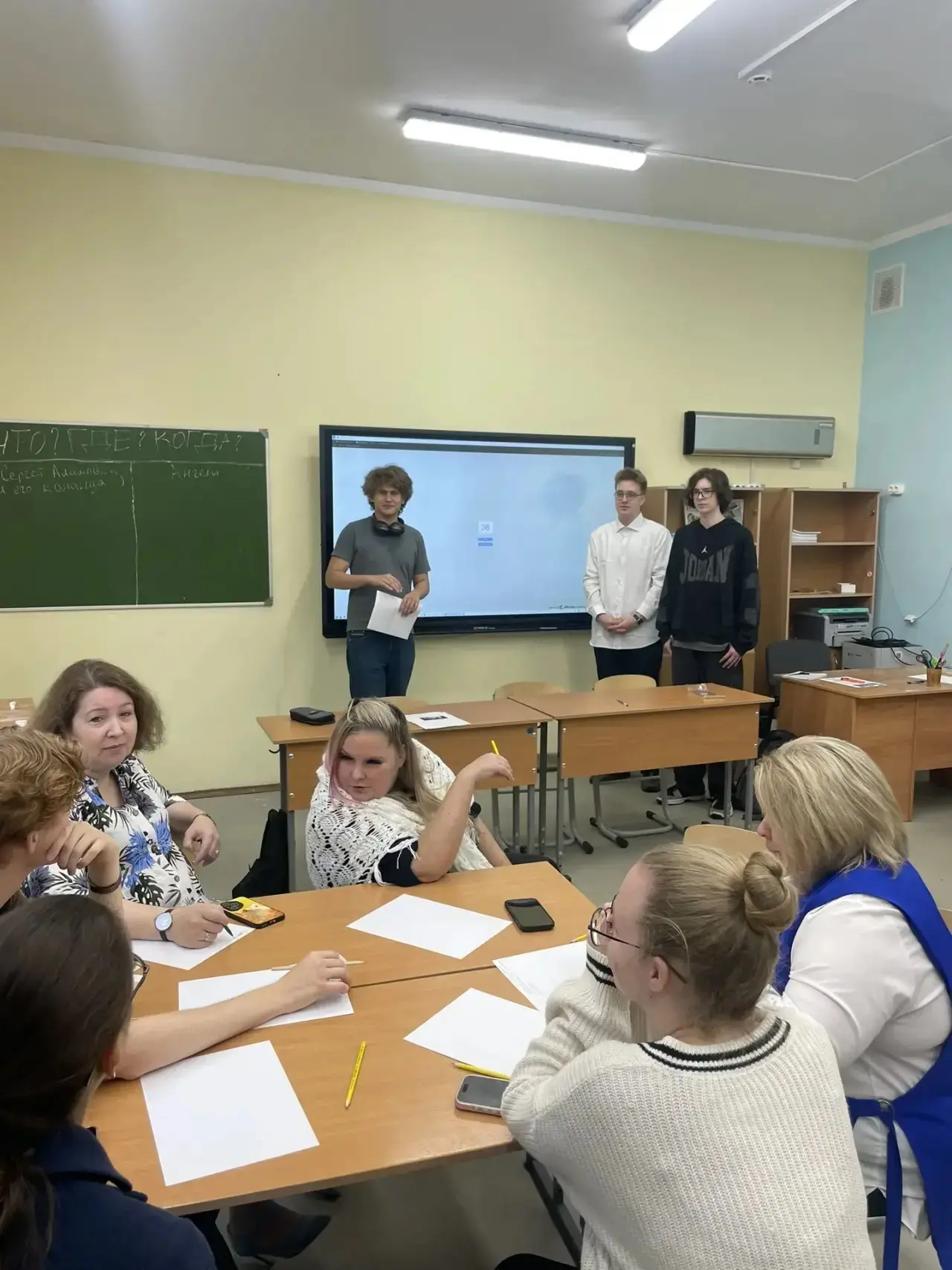 В честь Дня учителя в нашей школе отменили привычные звонки и уроки