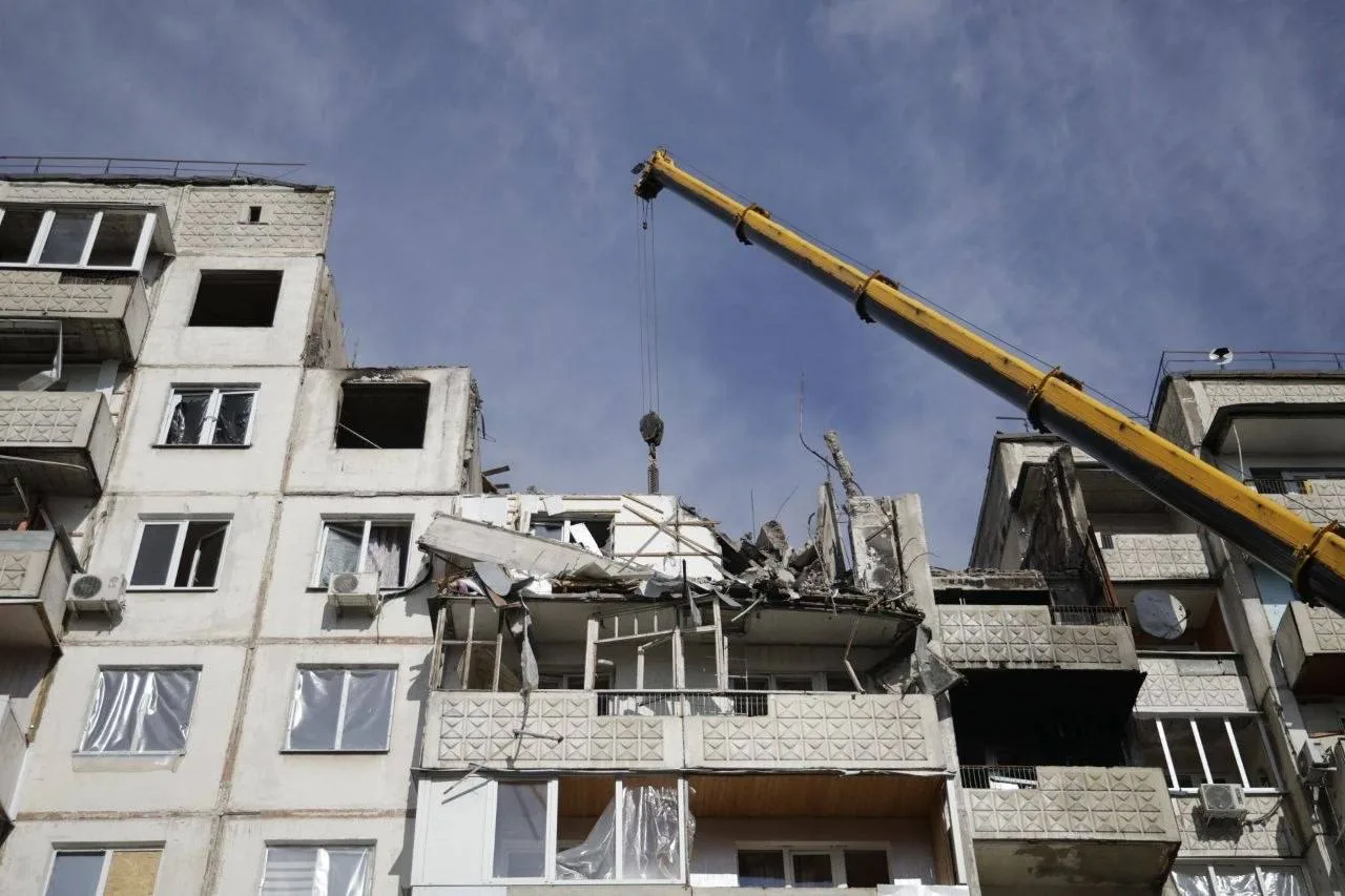 Восстановление поврежденных от атак ВСУ домов продолжается в Белгороде.