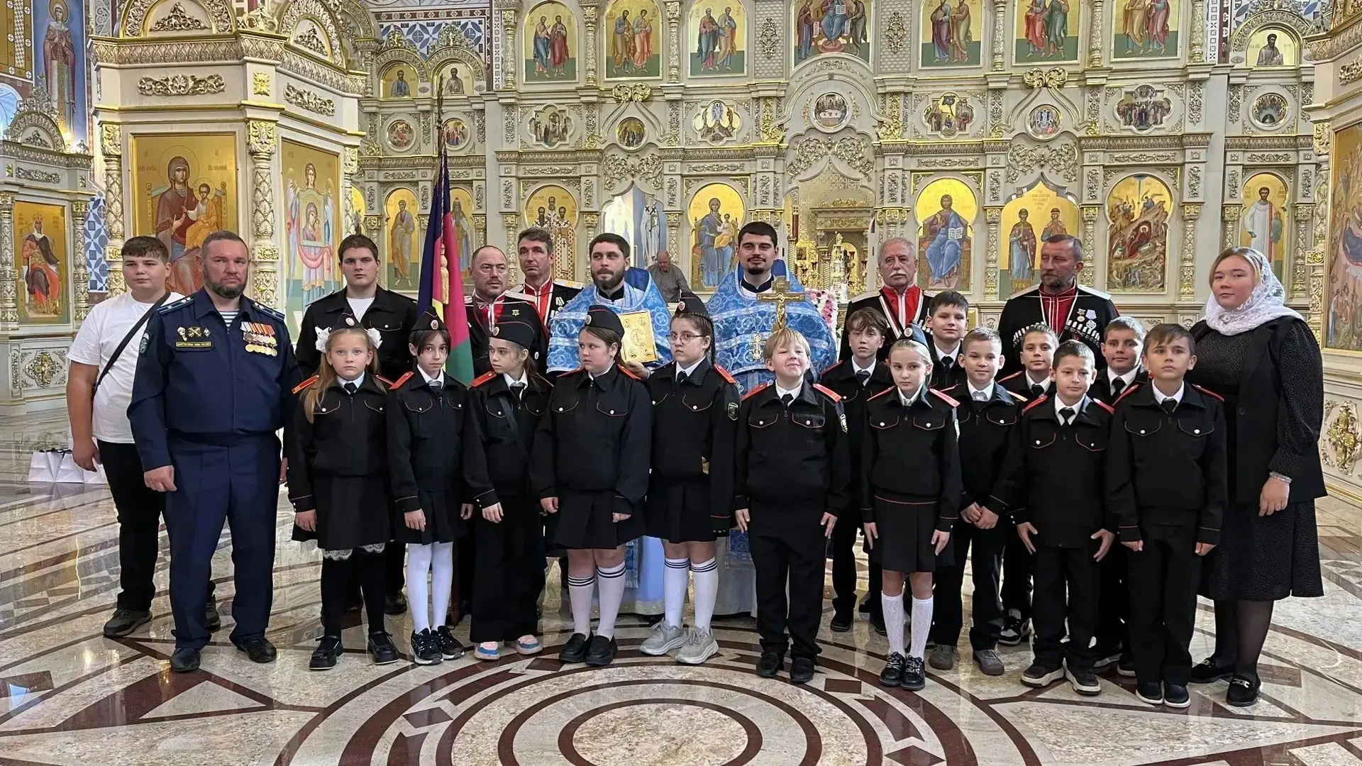 🕊️🙏Казачья клятва под Покровом: 4Г класс принял присягу в храме Рождества Христова.