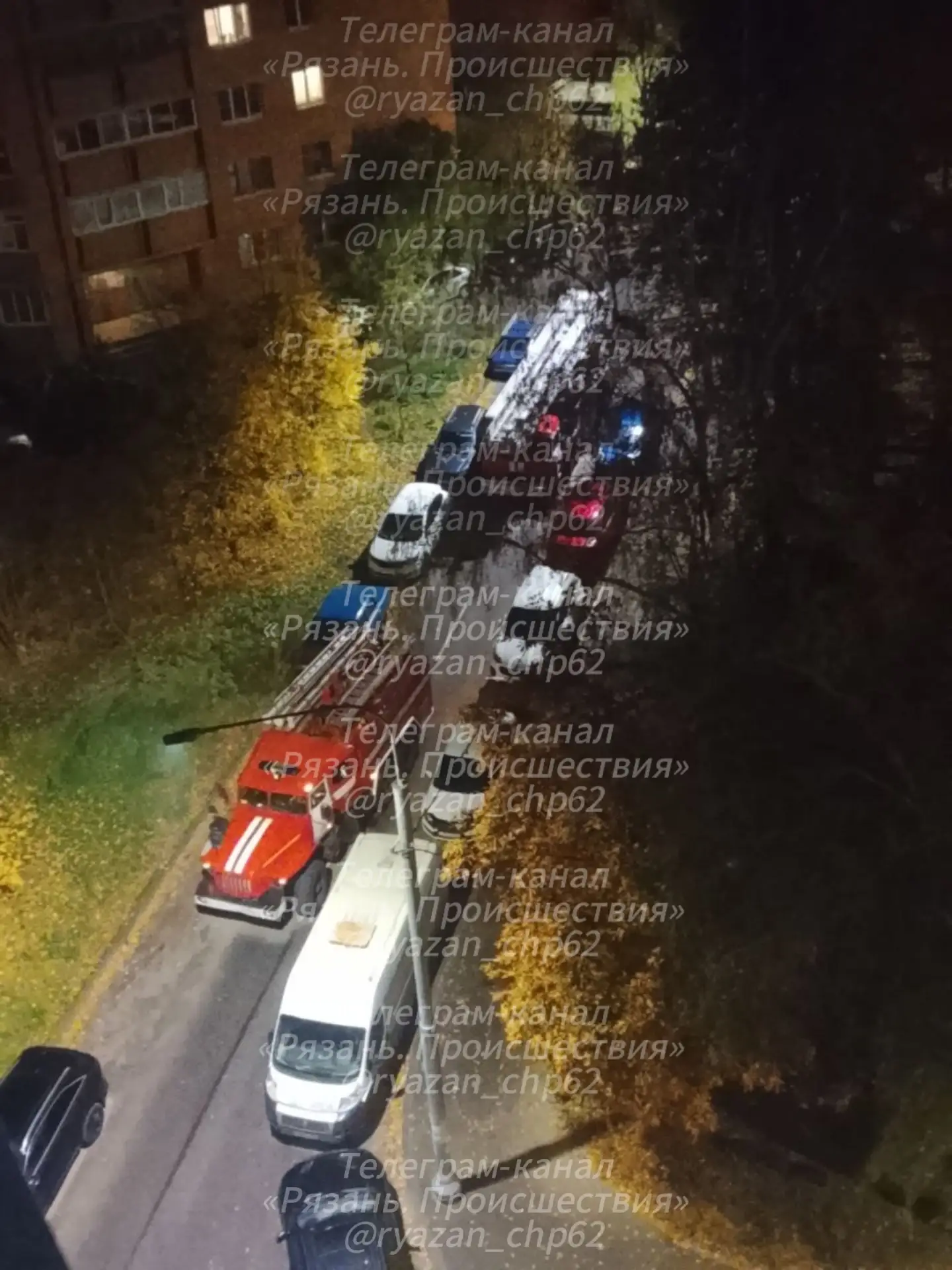 📥📥📥📥📥Два пожарных грузовика на улице новаторов