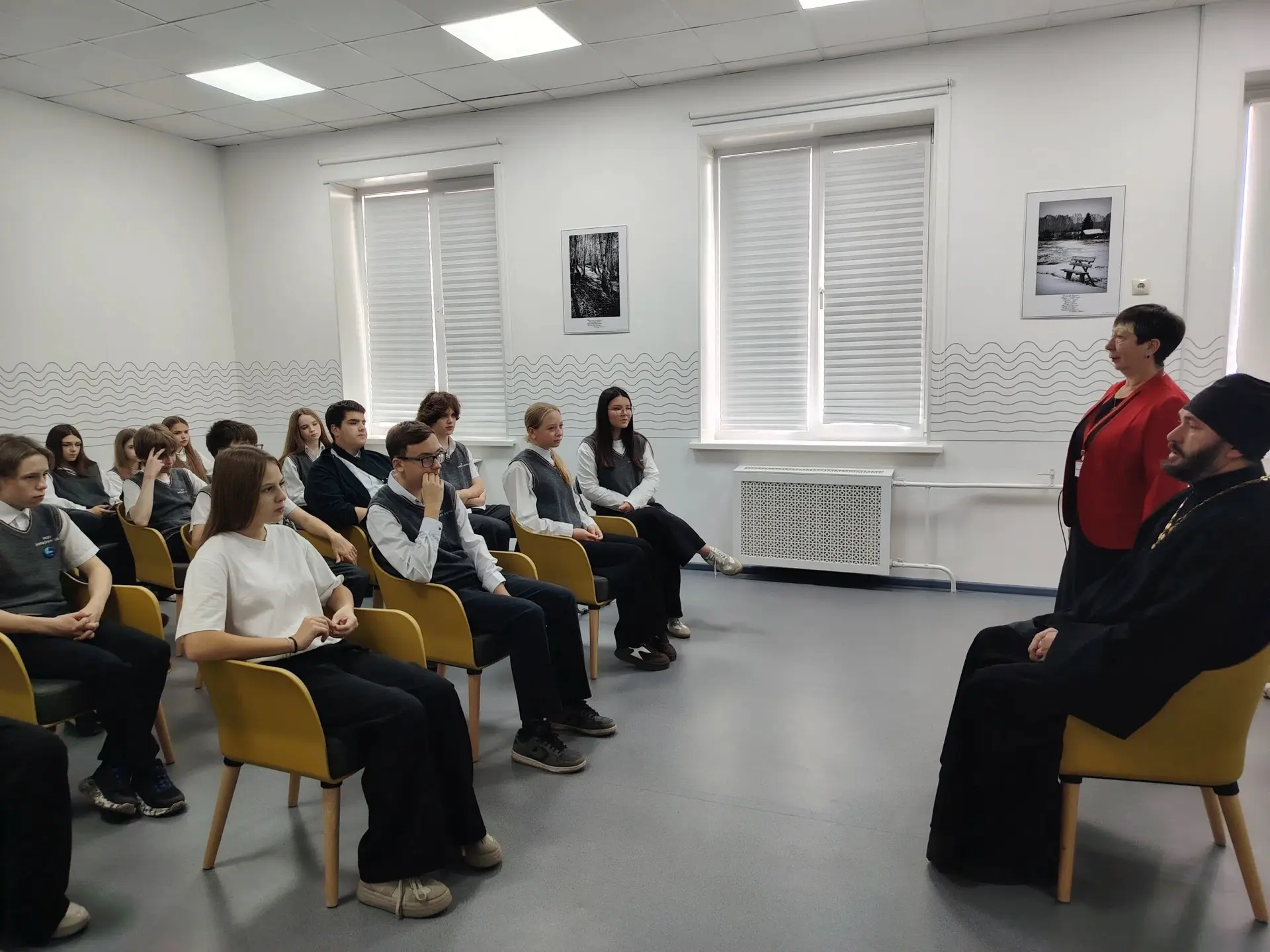 ✨ «КАК СЕГОДНЯ БЫТЬ ПРАВОСЛАВНЫМ»: ДОВЕРИТЕЛЬНЫЙ РАЗГОВОР В БИБЛИОТЕКЕ!