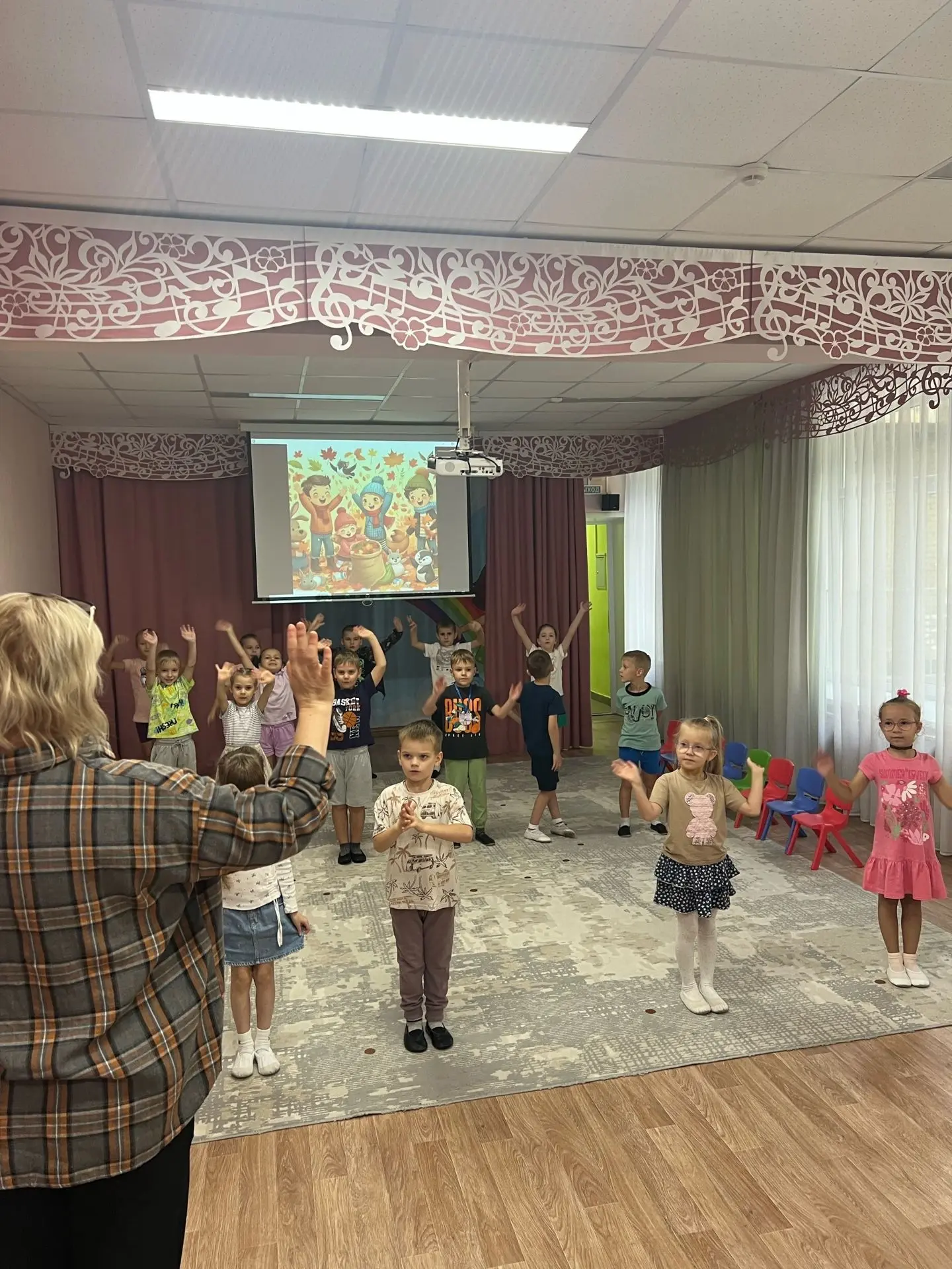 🍁В детских садах осенний период используется для музыкального и эстетического развития...