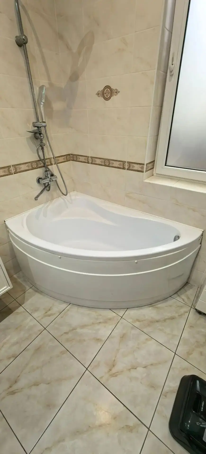 Срочно продам акриловую ванну, в хорошем состоянии!!! Размер 150×95