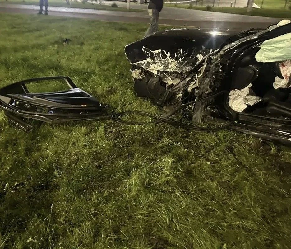 В Нижнекамске на кольце перевернулся Mercedes. Водитель был нетрезв.