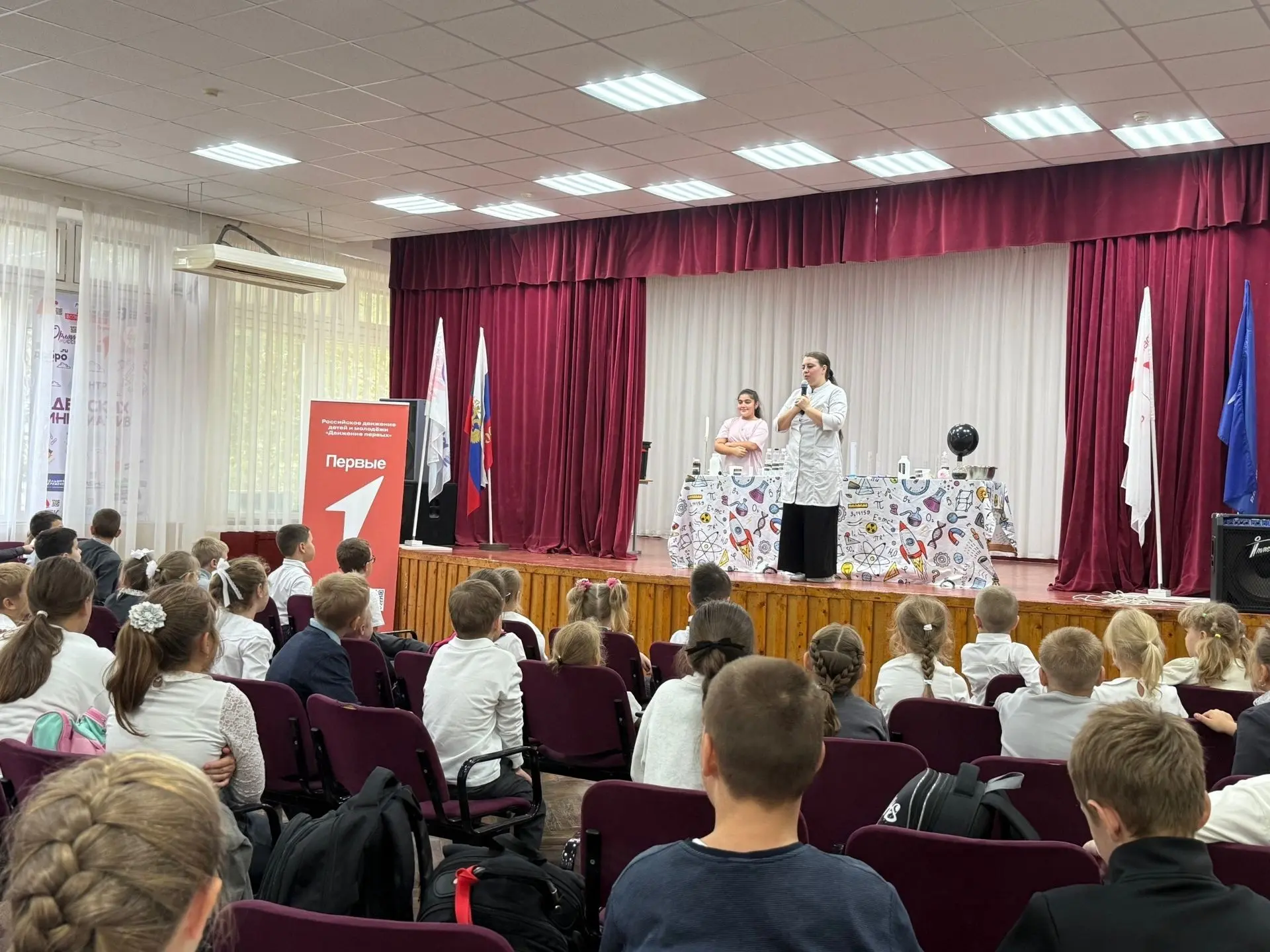 🧪✨ Наука, которая удивляет: «Шоу юного химика» в нашей школе!