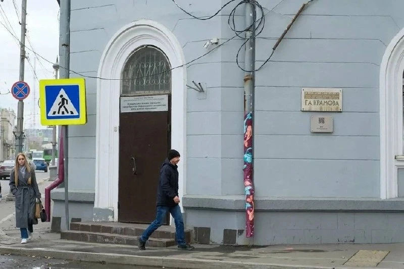 В центре Иркутска начали превращать водосточные трубы в арт-объекты. Первым стал дом №2...