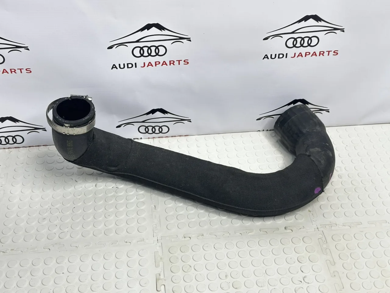 🔧 Патрубок интеркулера для Audi A4 5 B9 (CYRB, 2016 год) 🔧