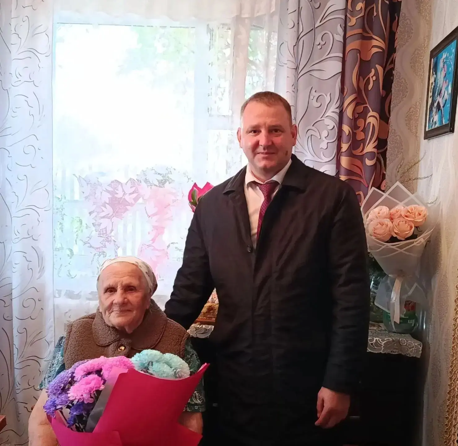 Глава района поздравил ветерана труда с юбилеем