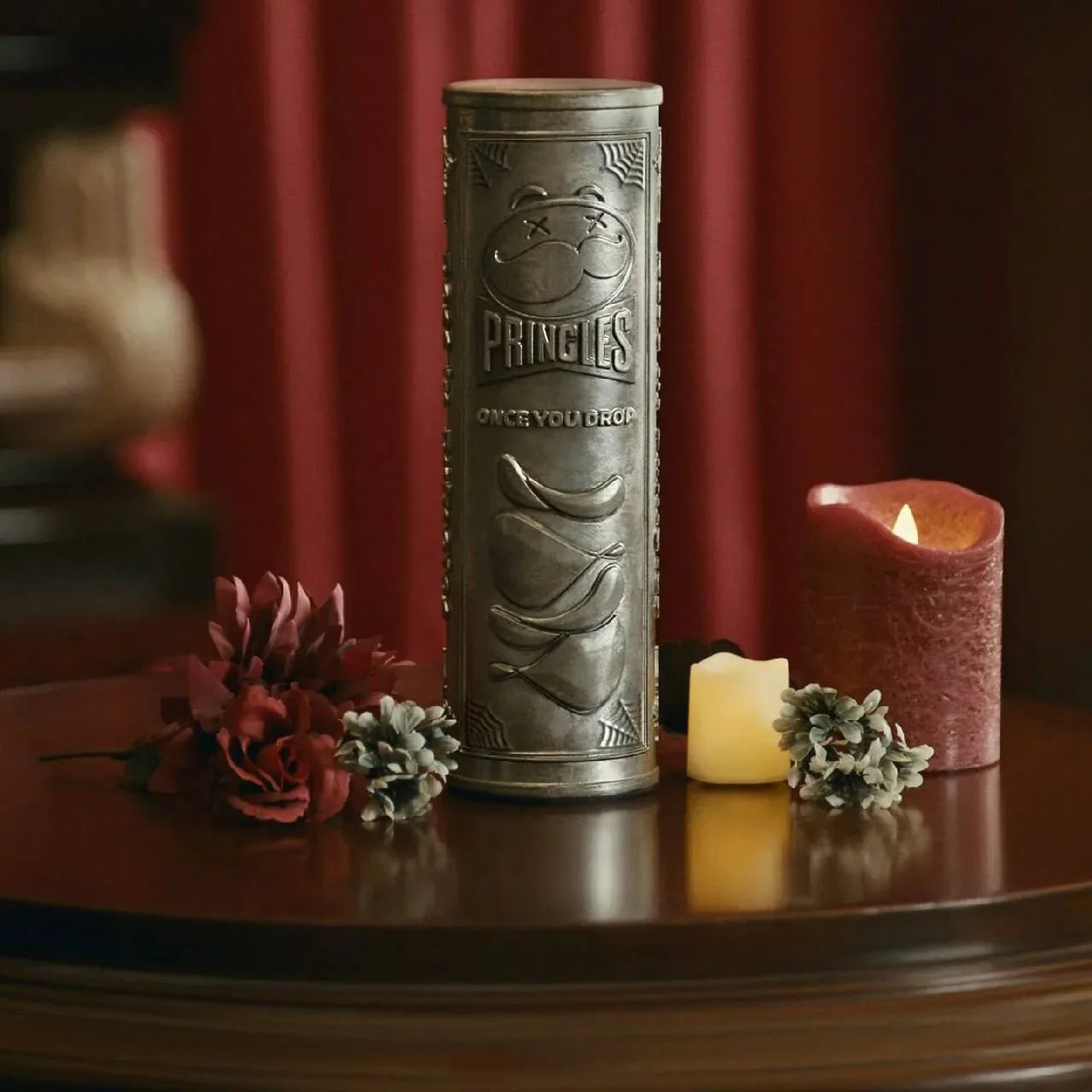 Pringles разыгрывает урну для праха в виде фирменной банки чипсов.