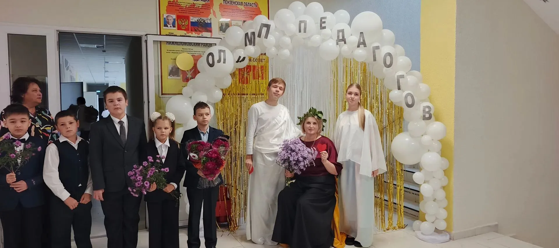 🎉 «Олимп педагогов»: в нашей школе прошла акция ко Дню учителя! 🎉Сегодня мы чествовал...