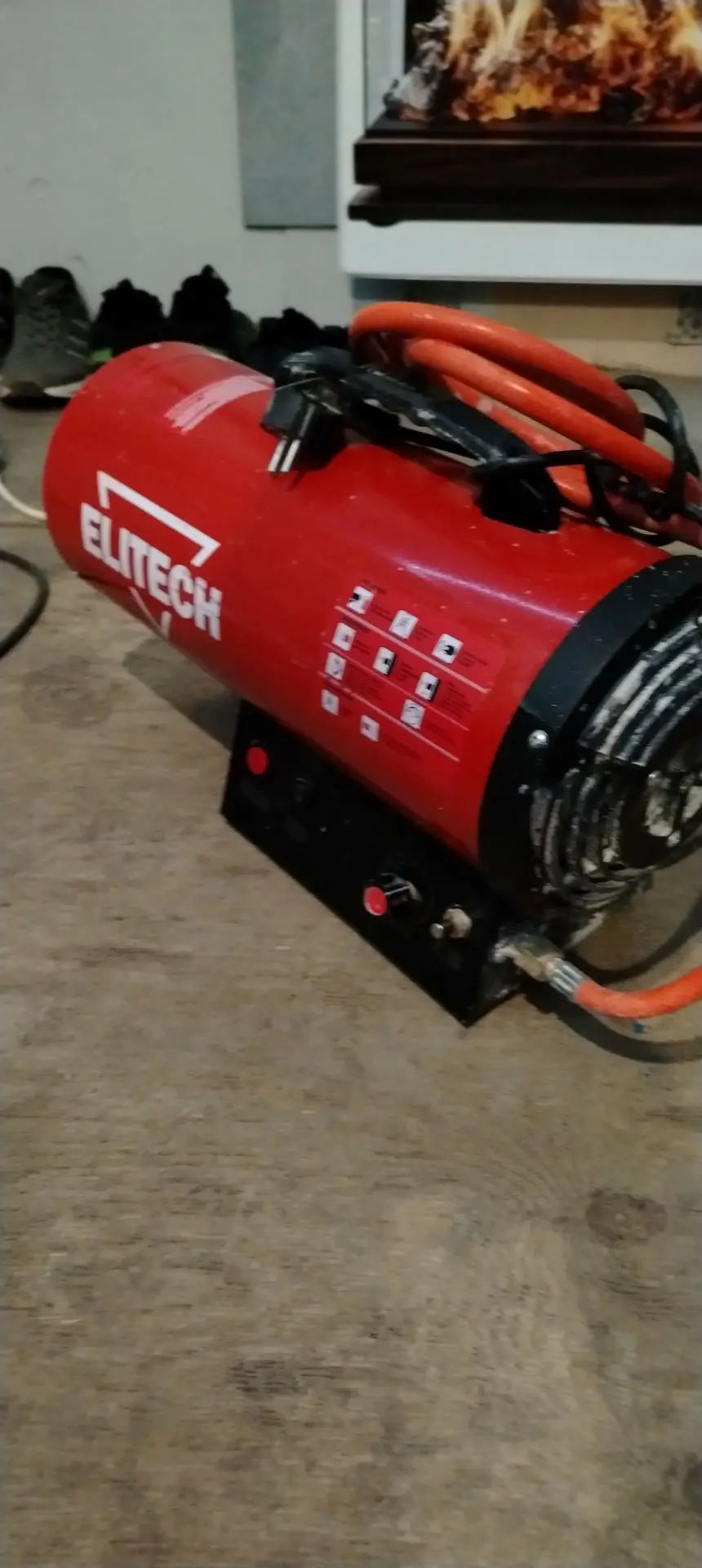 Продам тепловые газовые пушки Ресанта 3000руб и Elitech 4000руб +79950504535